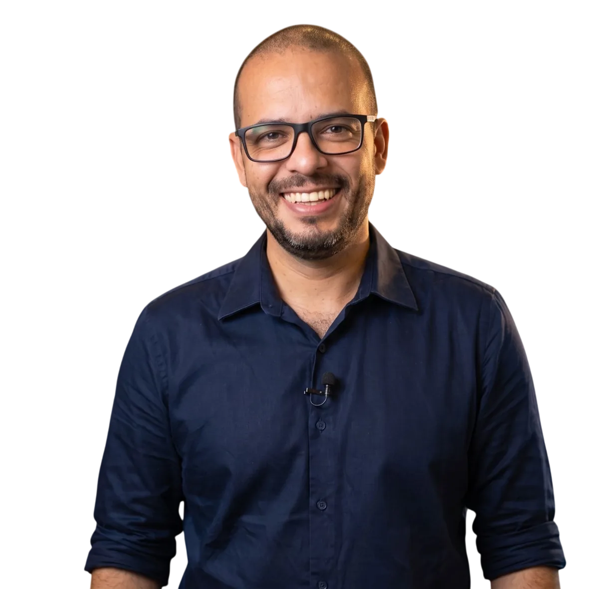 Jansen Rodrigues sorrindo, representando presença comunicativa e confiança